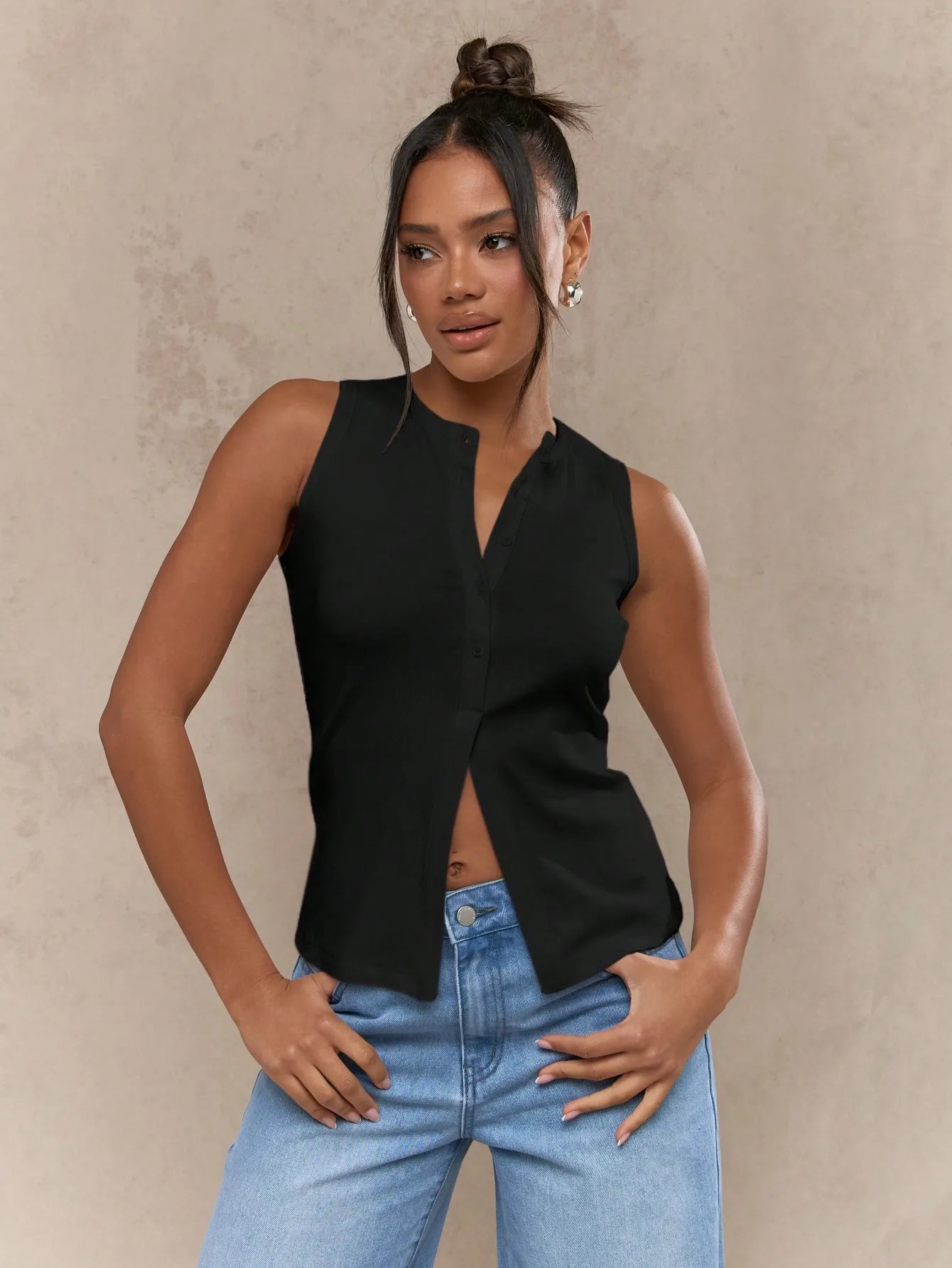 Elegant women's vest, a minority design with half buttons, very suitable for going out for leisure and commuting