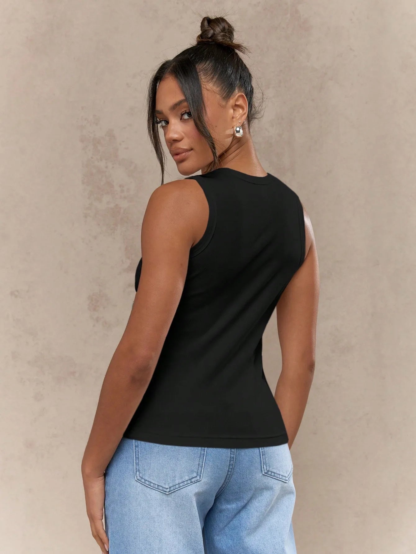 Elegant women's vest, a minority design with half buttons, very suitable for going out for leisure and commuting