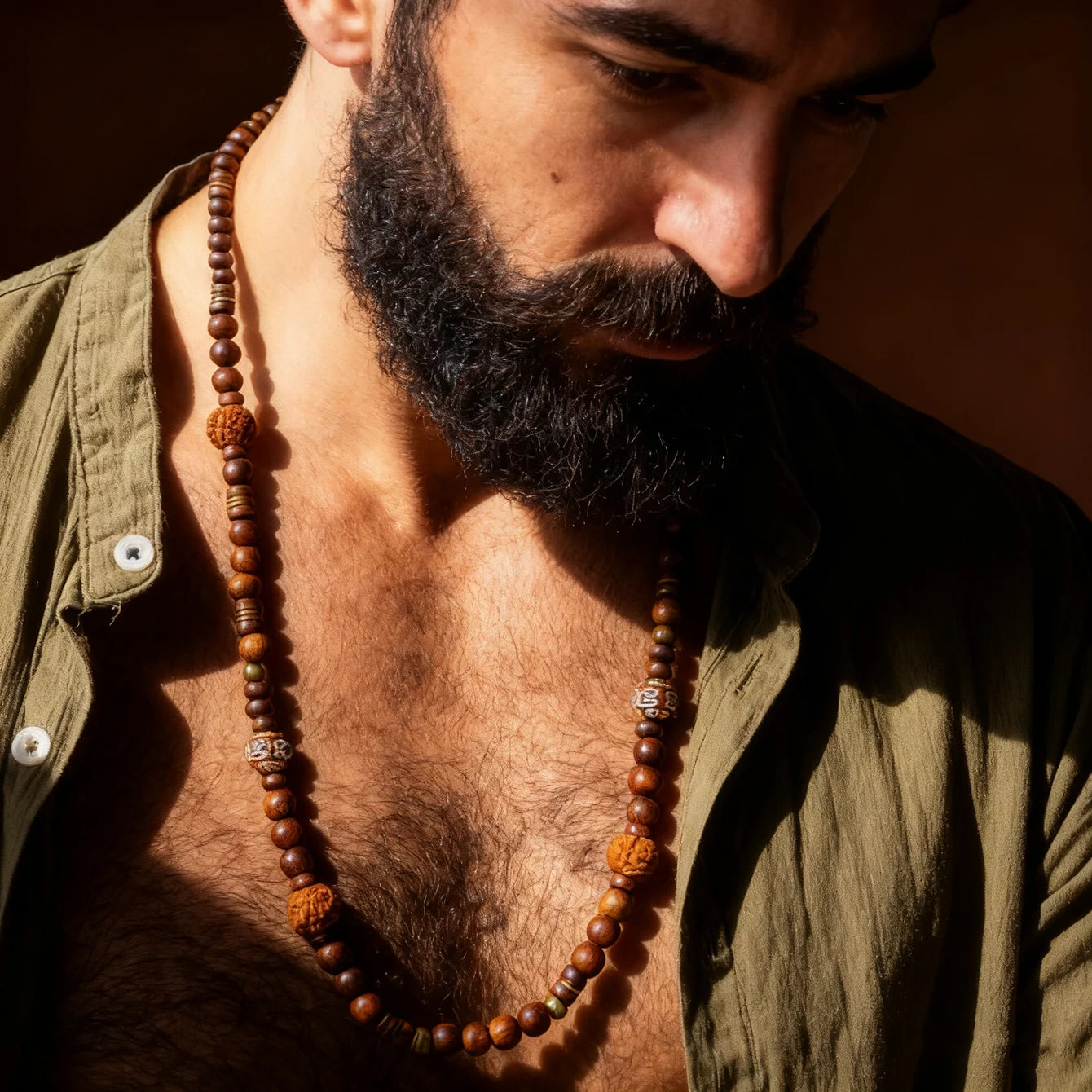 Bracciali da uomo a strati con perline, catena lunga in legno di noce, stile hip hop retrò bohémien, collane impilabili con perline per protezione.