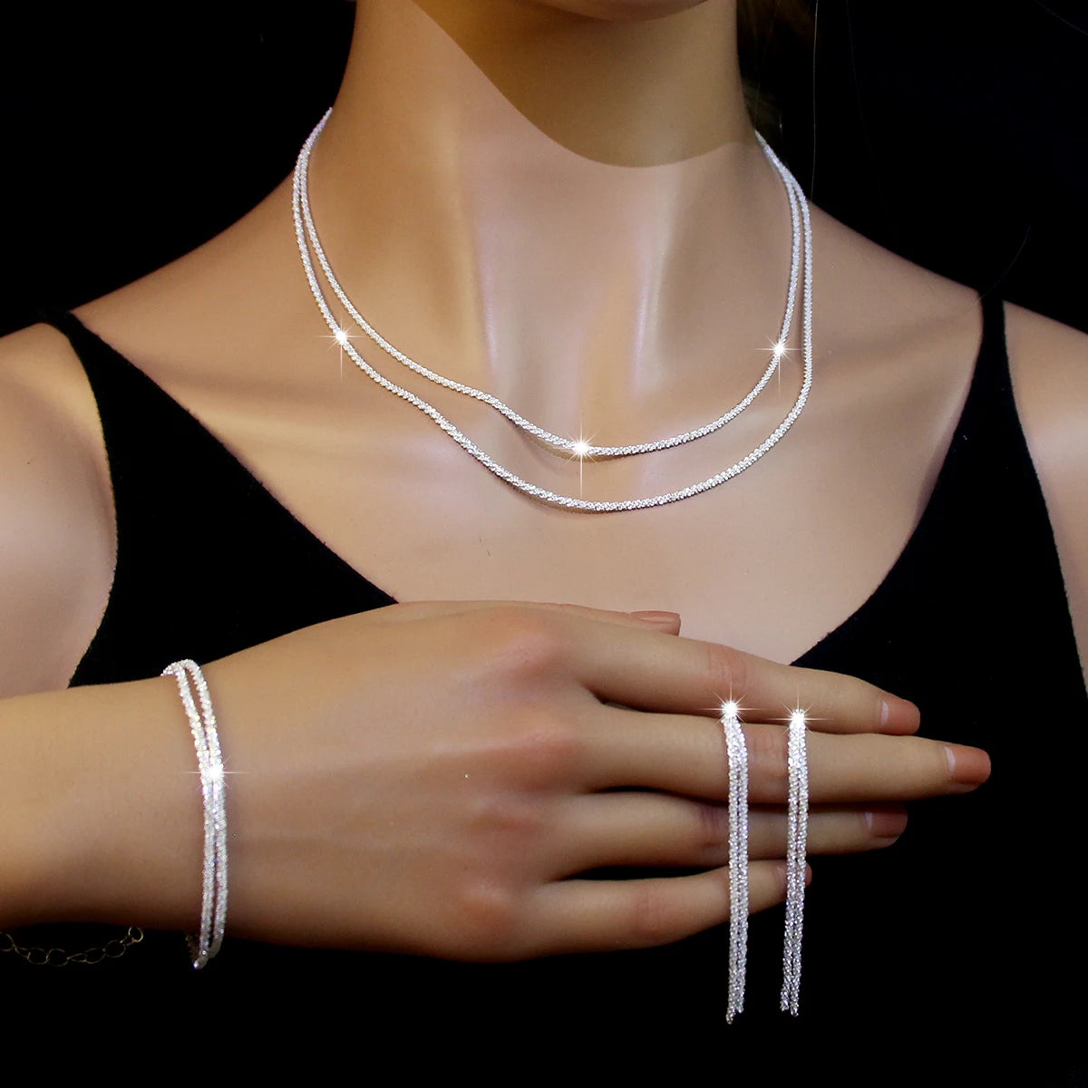 Collane, orecchini, braccialetti, set, accessori da sposa e regali alla moda e scintillanti per donne europee e americane
